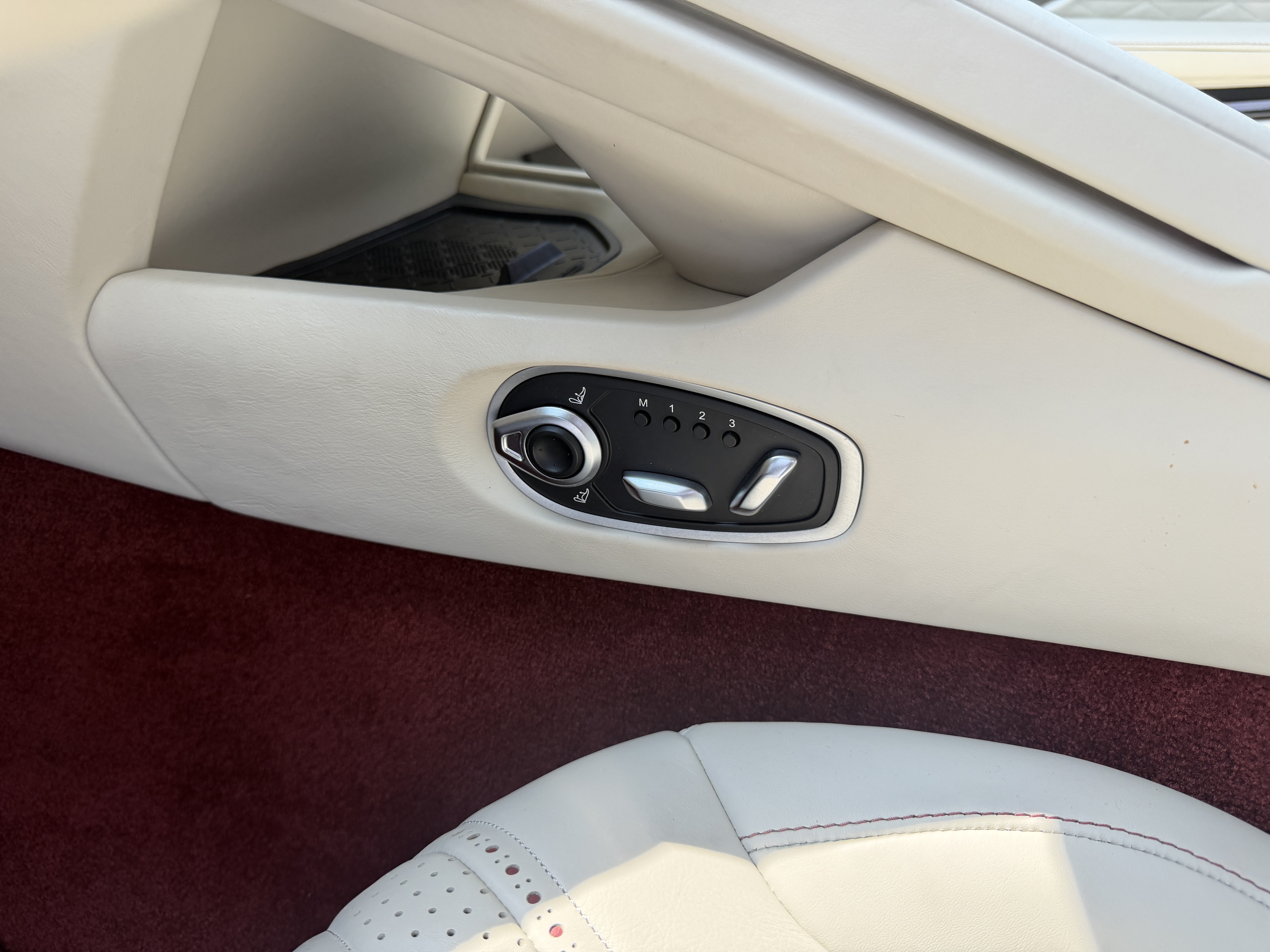 Used 2024 Aston Martin DB12 Coupe RWD image 15