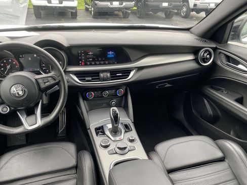 Used 2022 Alfa Romeo Stelvio Veloce image 16
