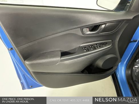 Used 2021 Hyundai Kona SE image 17