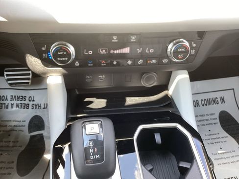 New 2025 Mitsubishi Outlander SEL AWD/4WD image 24