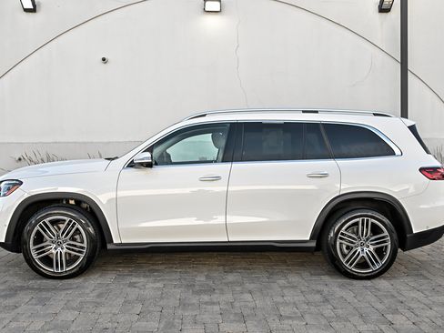 Used 2025 Mercedes-Benz GLS 450 4MATIC image 10