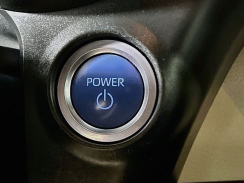 Used 2021 Toyota Sienna XLE FWD image 23