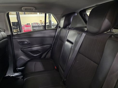Used 2017 Chevrolet Trax LT w/ LT Convenience Package image 11