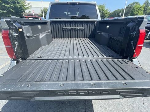 Used 2025 Toyota Tacoma Limited AWD/4WD image 10