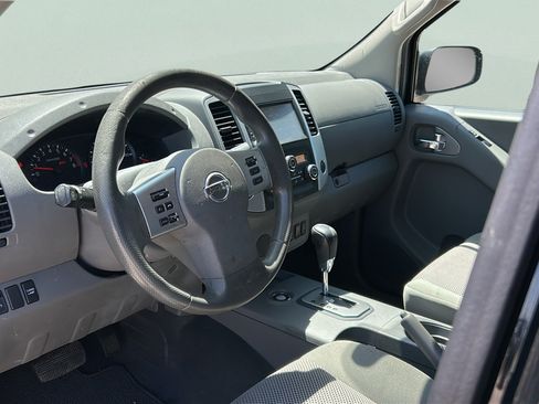 Used 2021 Nissan Frontier SV w/ Midnight Edition Floor Mats RWD image 12