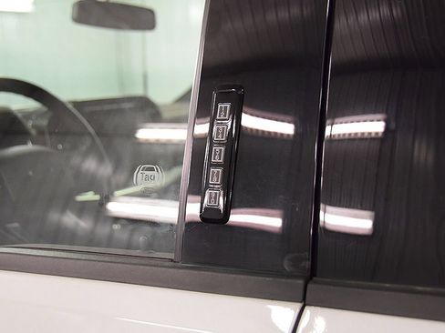 Used 2023 Ford F150 Lariat w/ Equipment Group 502A High AWD/4WD image 15
