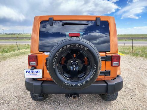Used 2011 Jeep Wrangler Unlimited Sahara w/ Dual Top Group AWD/4WD image 4