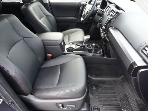 Used 2024 Toyota 4Runner TRD Off-Road Premium AWD/4WD image 23