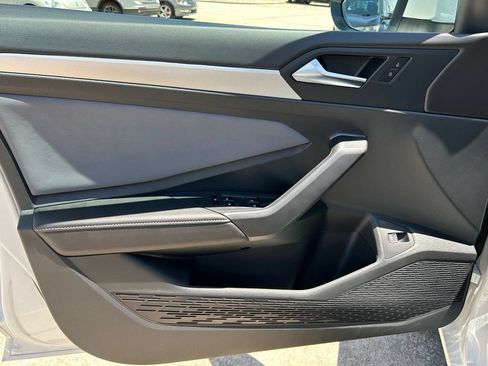 New 2026 Volkswagen Jetta SE FWD image 17