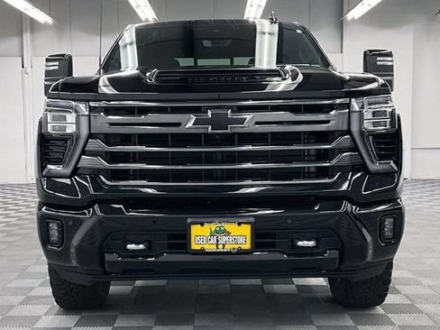 Used 2024 Chevrolet Silverado 2500 High Country w/ High Country Premium Package AWD/4WD image 4