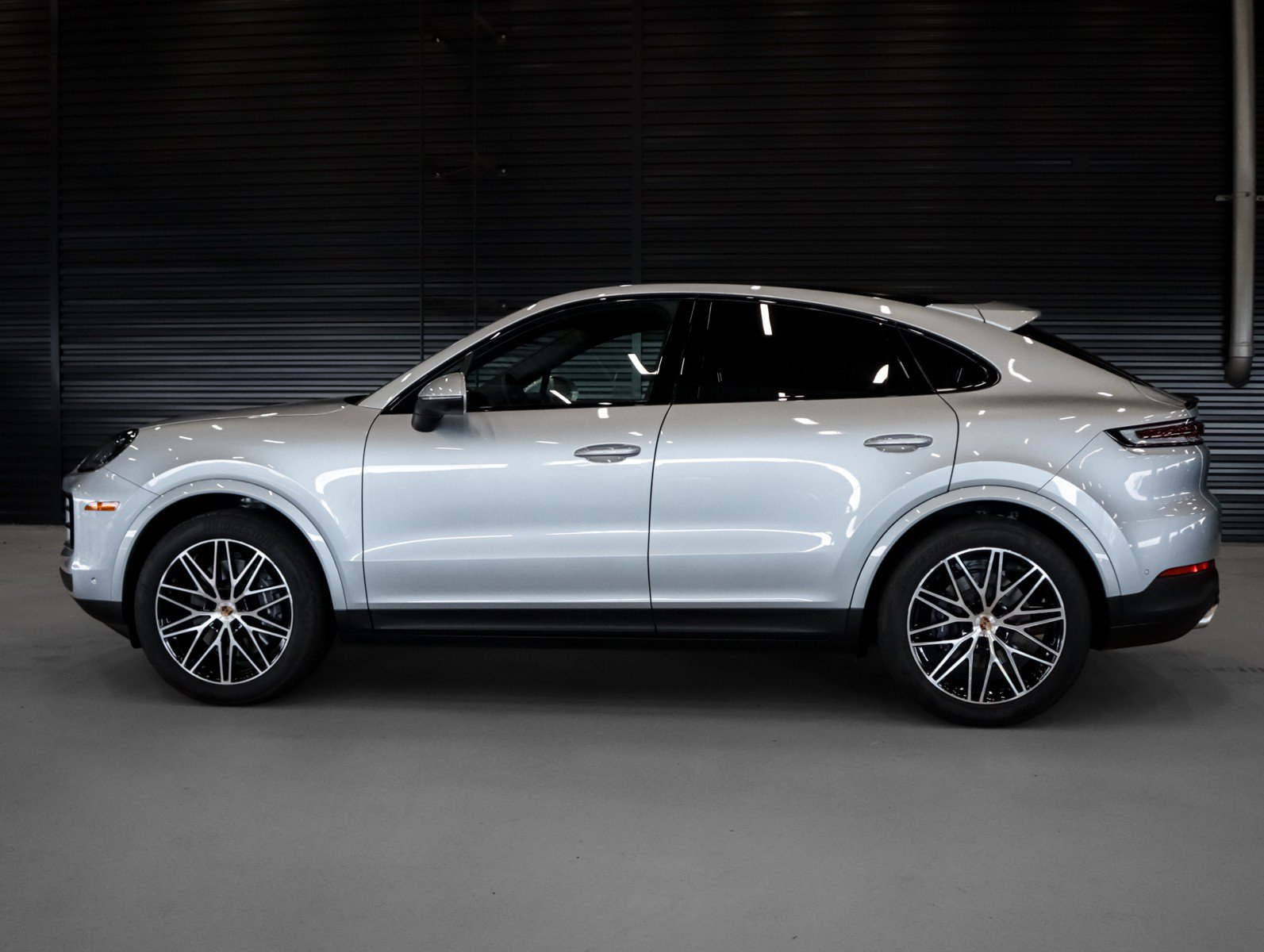 Certified 2026 Porsche Cayenne Coupe AWD/4WD image 2