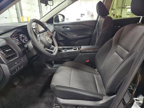 Used 2024 Nissan Rogue SV image 3