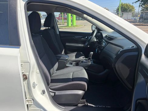 Used 2017 Nissan Rogue S AWD/4WD image 15