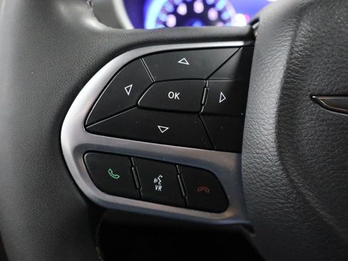 Used 2024 Chrysler Pacifica Touring-L FWD image 15