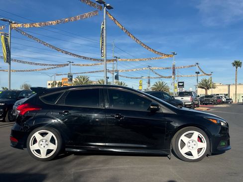 Used 2017 Ford Focus ST w/ Equipment Group 402A image 7