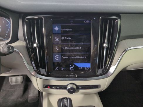 Used 2022 Volvo V60 T5 Cross Country w/ Advanced Package image 24