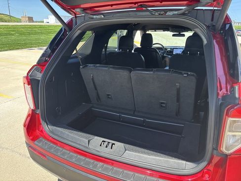 Used 2020 Ford Explorer XLT w/ Equipment Group 202A image 31