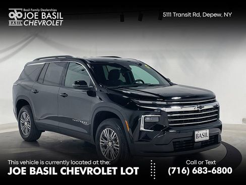 Used 2025 Chevrolet Traverse LT AWD/4WD image 1