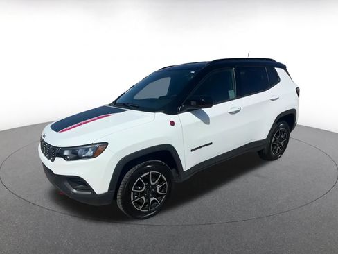 Used 2025 Jeep Compass Trailhawk image 8