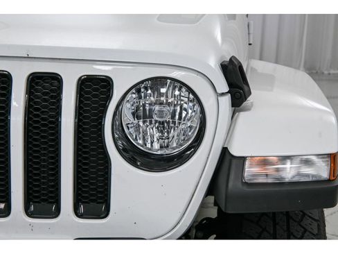 Used 2023 Jeep Wrangler Unlimited Sahara image 9