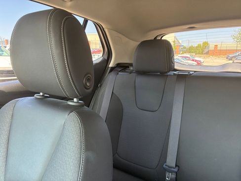 Used 2025 Buick Encore GX Preferred FWD image 34