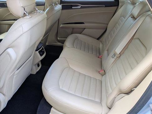 Used 2014 Ford Fusion SE w/ Equipment Group 502A image 17