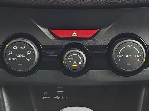 Certified 2023 Subaru Forester Premium image 27