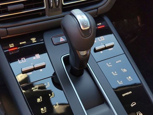 New 2026 Porsche Macan AWD/4WD image 35