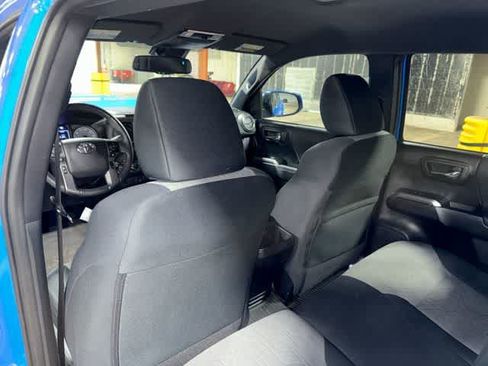Used 2021 Toyota Tacoma TRD Sport AWD/4WD image 28