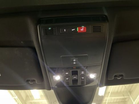 Used 2023 Volkswagen Tiguan SE w/ Panoramic Sunroof Package AWD/4WD image 25