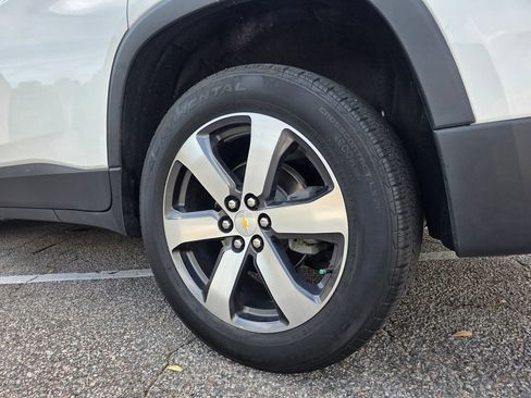 Used 2022 Chevrolet Traverse LT w/ LT Premium Package FWD image 35