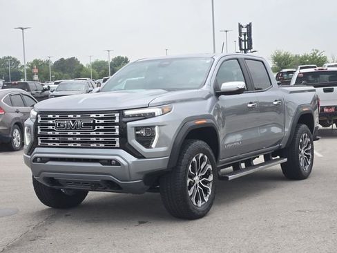 Used 2024 GMC Canyon Denali AWD/4WD image 3