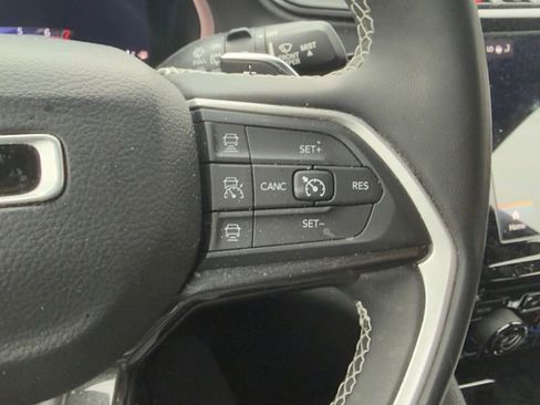 Used 2023 Jeep Grand Cherokee Altitude AWD/4WD image 8