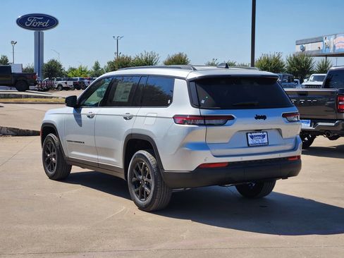 New 2025 Jeep Grand Cherokee L Altitude RWD image 3