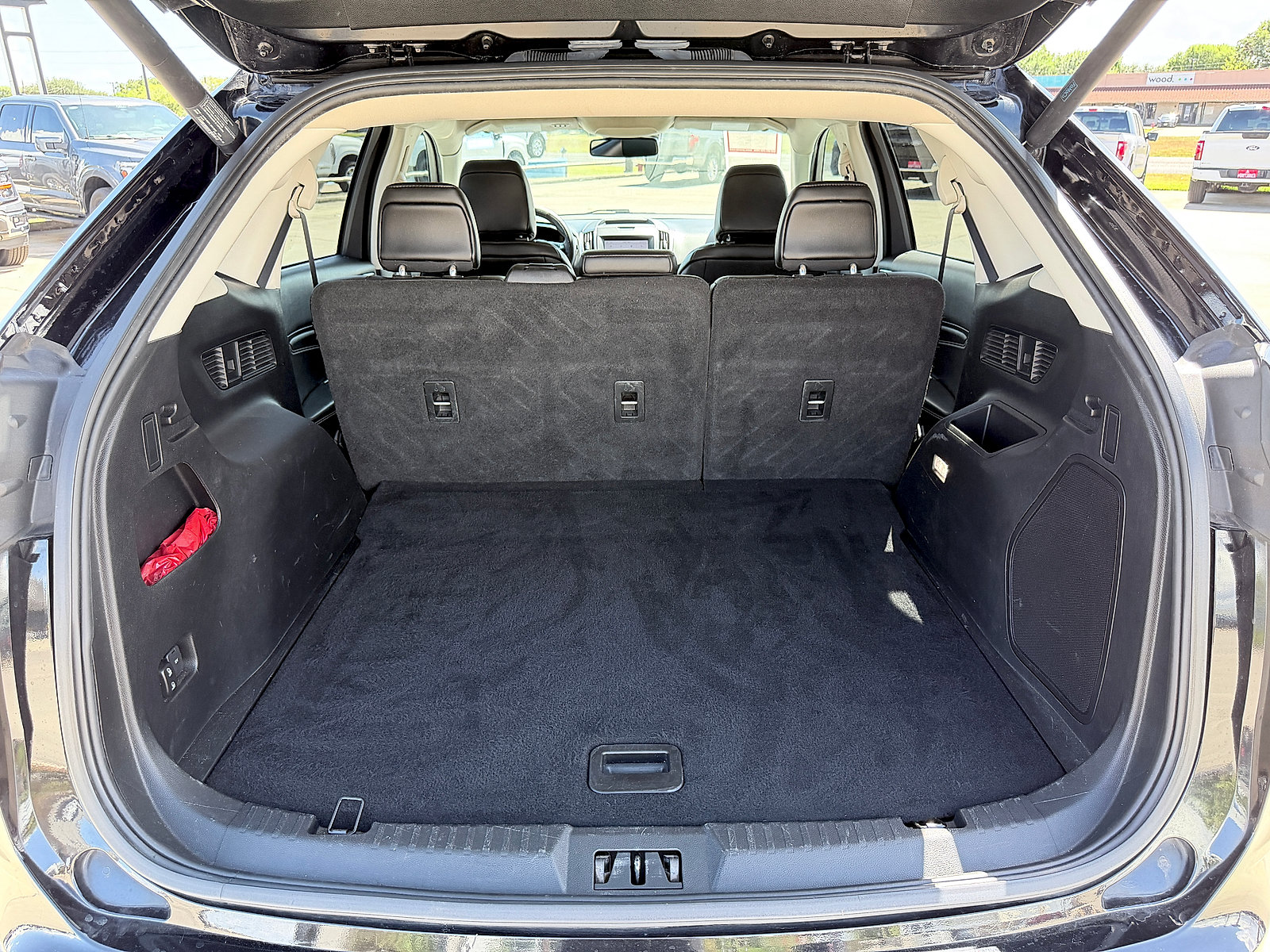 Used 2020 Ford Edge Titanium FWD image 17