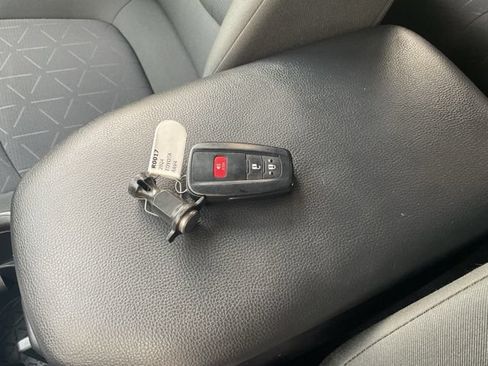 Used 2024 Toyota RAV4 XLE AWD/4WD image 21
