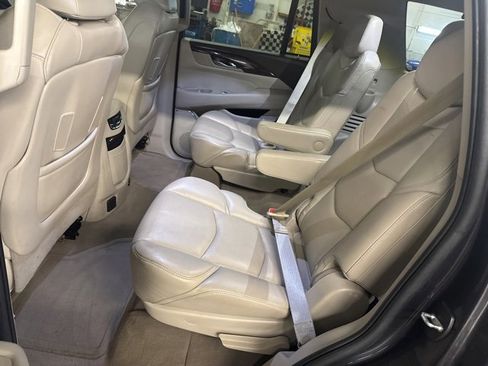 Used 2016 Cadillac Escalade Luxury image 21