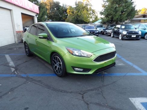 Used 2018 Ford Focus SEL image 2
