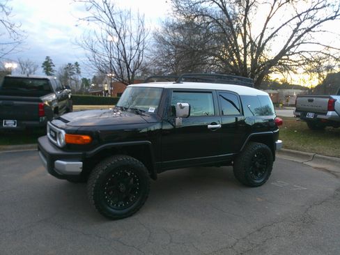 Used 2014 Toyota FJ Cruiser 4WD image 7