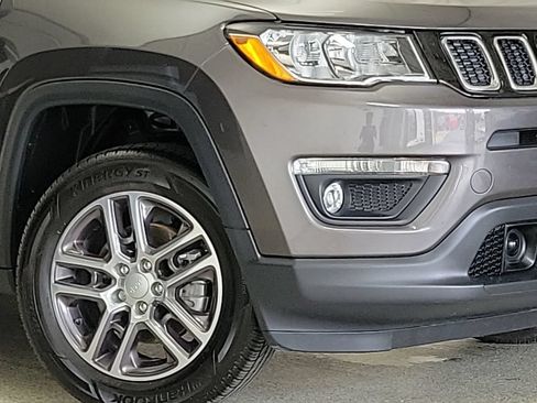 Used 2020 Jeep Compass Latitude AWD/4WD image 2