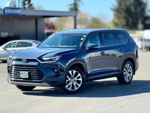 Used 2024 Toyota Grand Highlander AWD image 4