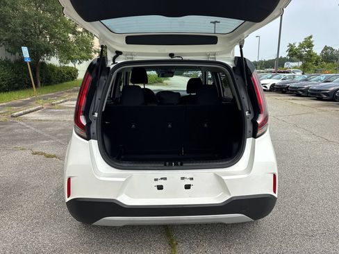 Used 2025 Kia Soul LX w/ LX Technology Package FWD image 18