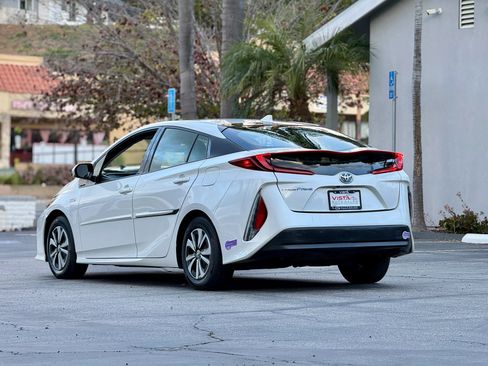 Used 2018 Toyota Prius Prime Premium w/ Carpet Mat Package FWD image 3