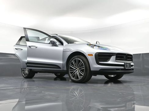 Certified 2026 Porsche Macan AWD/4WD image 36