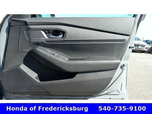 Used 2025 Honda Accord Sport image 32