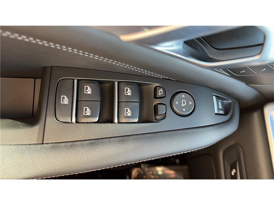 Used 2024 BMW X5 xDrive50e w/ Parking Assistance Package AWD/4WD image 40