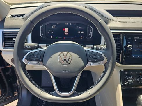 Certified 2023 Volkswagen Atlas SE w/ Panoramic Sunroof Package AWD/4WD image 16