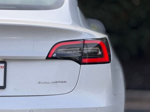 Used 2021 Tesla Model 3 Long Range image 16