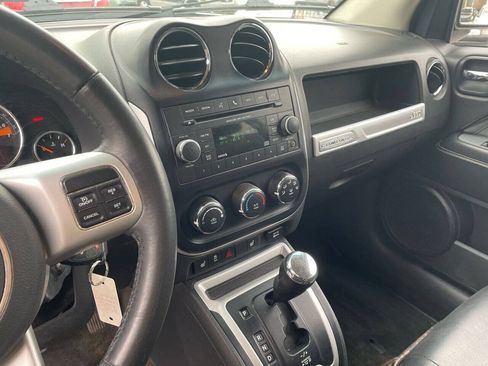 Used 2016 Jeep Compass Latitude FWD image 12