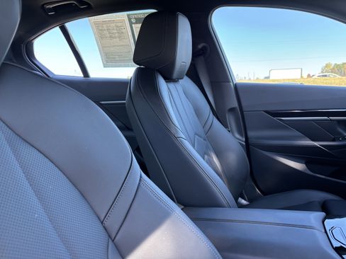 Certified 2025 BMW 530i xDrive w/ Premium Package image 35